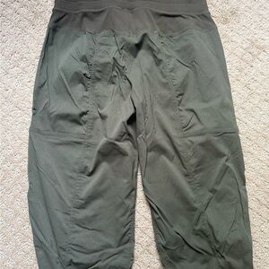 Women’s Lululemon Olive Green studio Pants